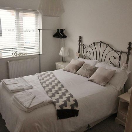 94A Flat 1Gladstone Road East Apartment Борнмът Екстериор снимка