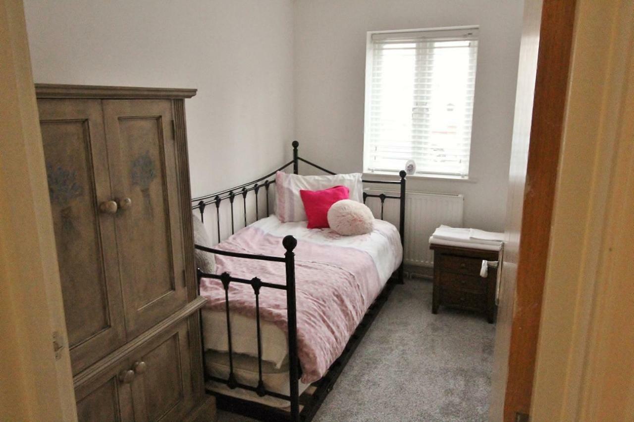 94A Flat 1Gladstone Road East Apartment Борнмът Екстериор снимка